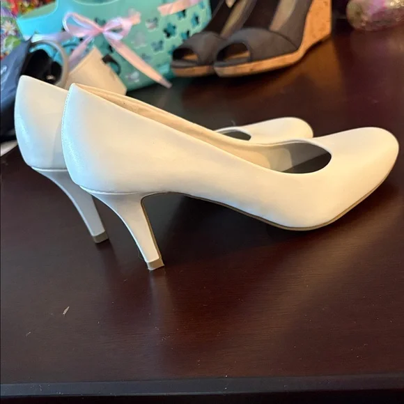 Predictions White Heels - Picture 2 of 7